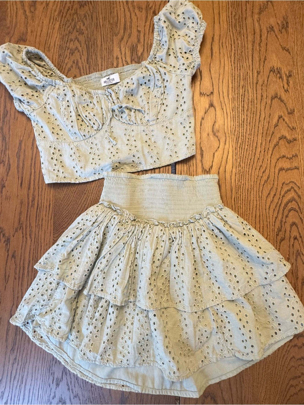 Hollister Eyelet Puff Sleeve Crop Top and Tiered Skirt‎ Set Pale Sage corset S